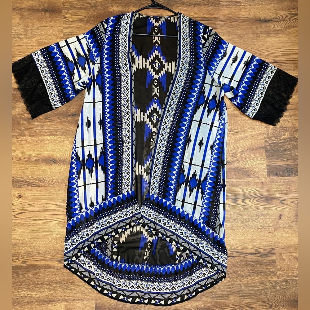 ⚠️CLEARANCE Blue Black & Shite Sheer Tribal Kimono Wrap- Women’s Small
